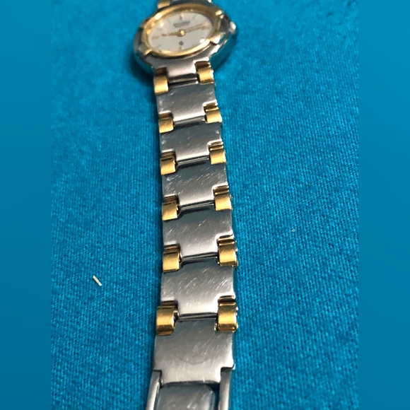 (933)Vintage Ladies Citizen CQ Two Tone Gold & Silver Quartz Watch…. - Picture 11 of 14